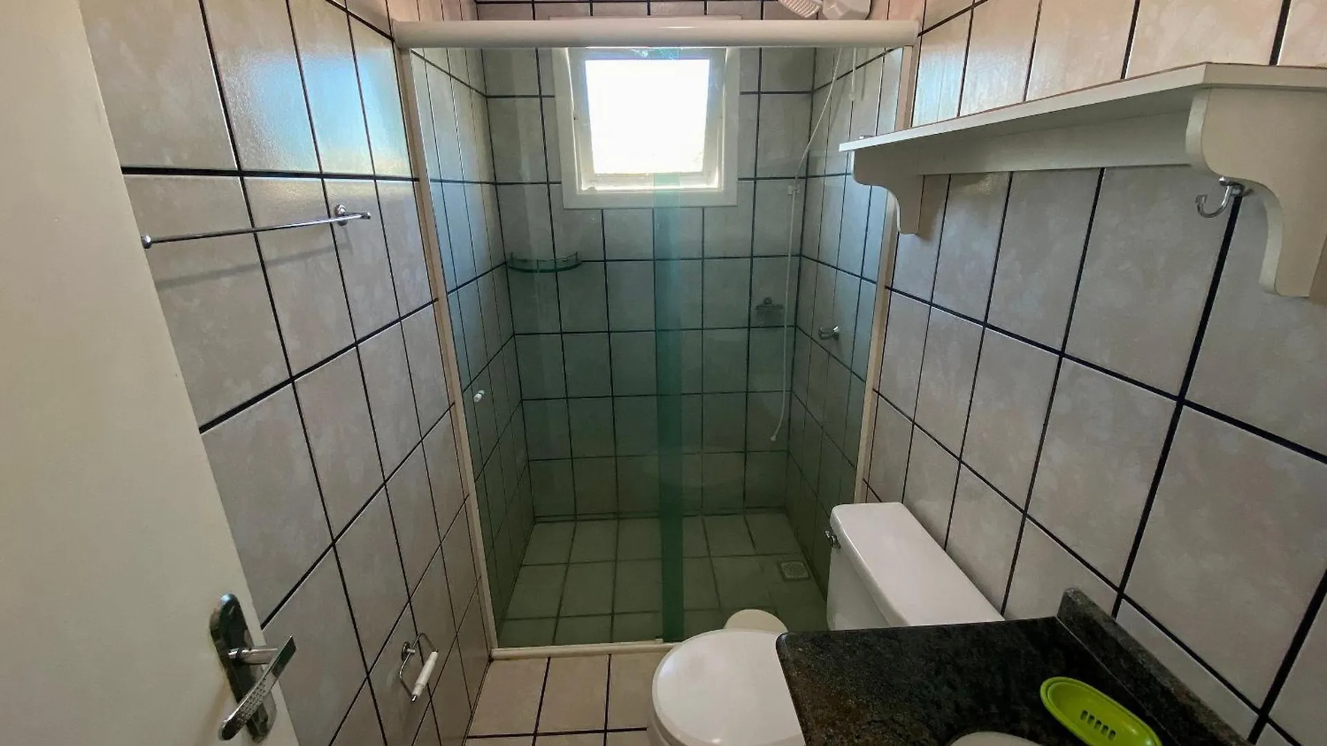 002B - Casa De Veraneio Em Bombinhas Com 4 Dormitorios Proxima Ao Mar